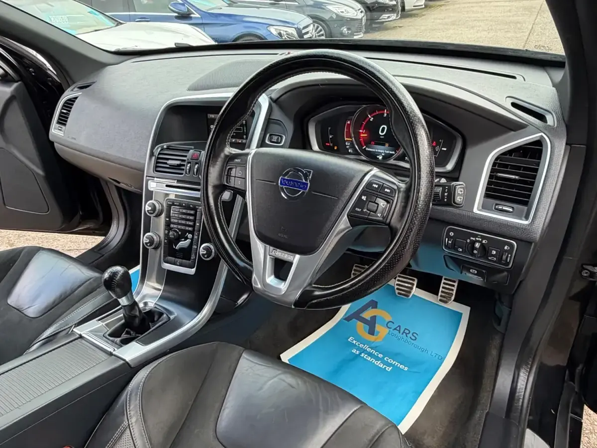 Used Volvo XC60 R-Design 181 HP (133 kW) 2014 Black SUV