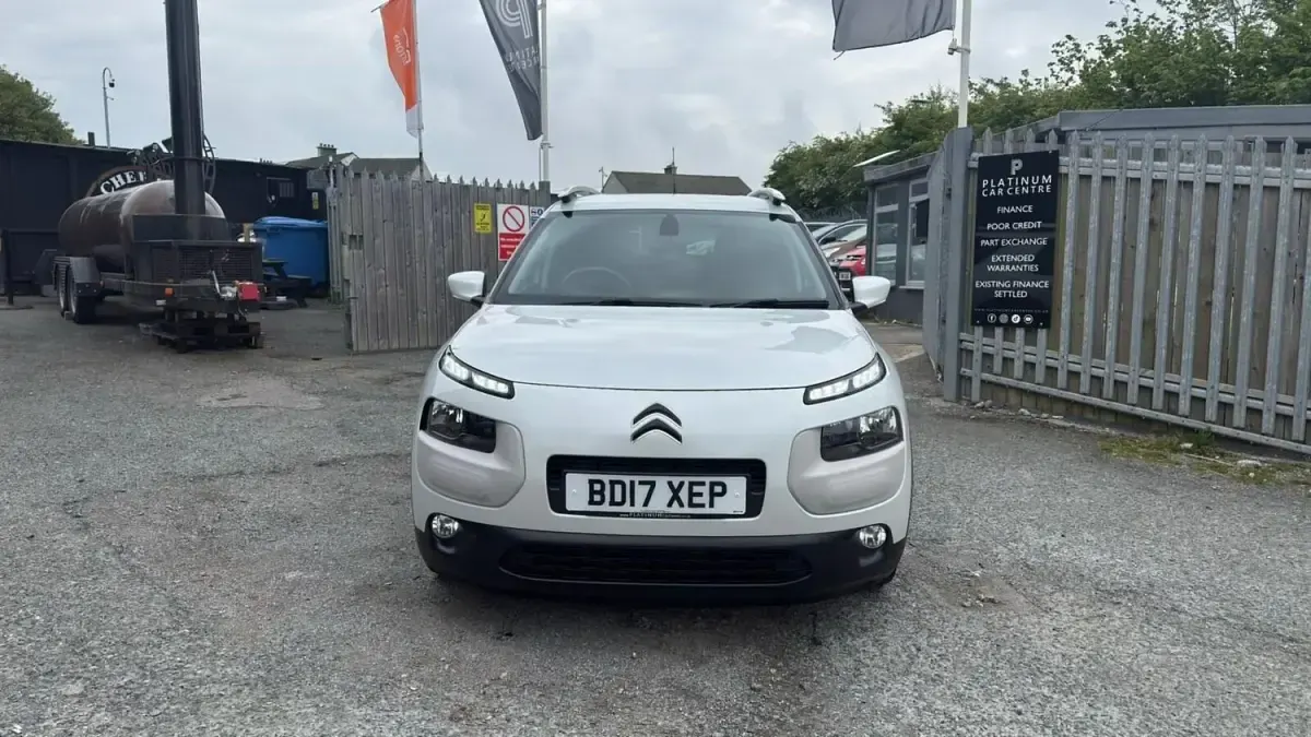 Usado Citroën C4 Cactus PureTech 2017 Blanco Utilitario