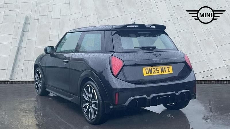 Used Mini Cooper Hatch 113 kW (154 HP) 2025 Black Hatchback