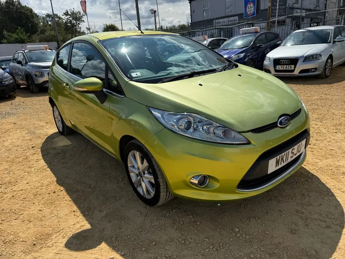 Used Ford Fiesta Zetec 82 HP (60 kW) 2011 Green Hatchback