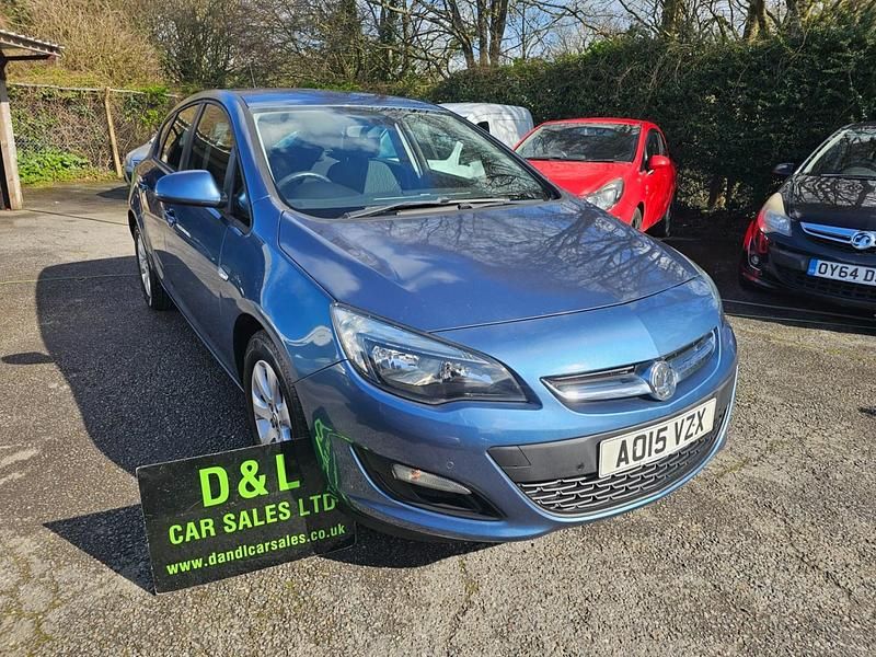 Used Vauxhall Astra Design Edition 2015 Blue Hatchback