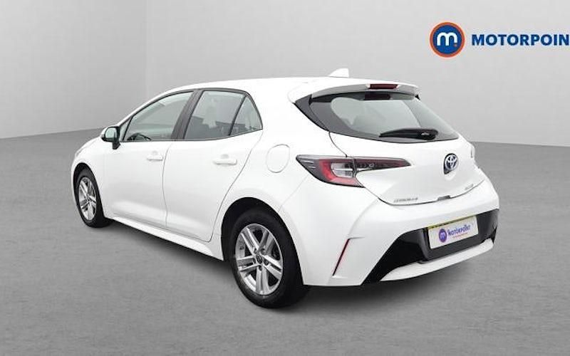 Used Toyota Corolla 122 HP (89 kW) 2022 White Hatchback