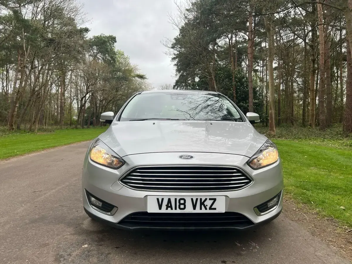 Używany Ford Focus Titanium 120 KM (88 kW) 2018 Srebrny Hatchback