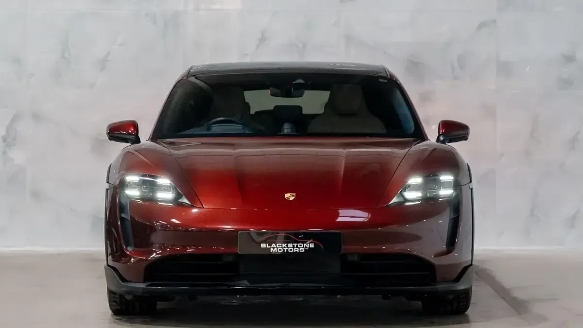 Usado Porsche Taycan 350 kW (476 HP) 2021 Vermelho Carrinha