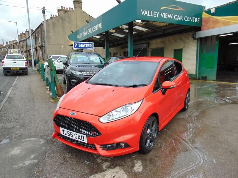 Used Ford Fiesta ST 182 HP (133 kW) 2017 Orange Hatchback