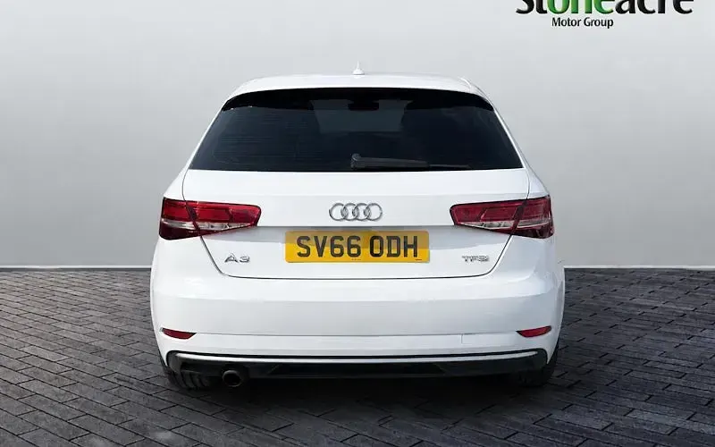 Used Audi A3 Sportback Sport 116 HP (85 kW) 2017 White Hatchback