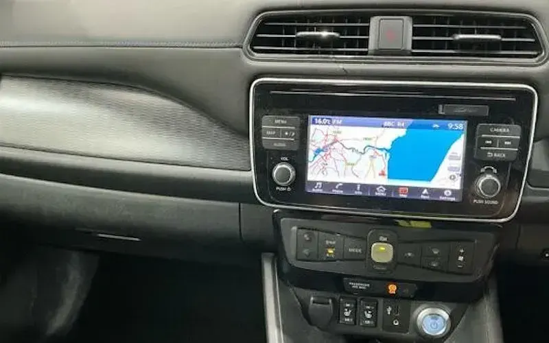 Used Nissan Leaf Tekna 110 kW (150 HP) 2019 Silver Hatchback