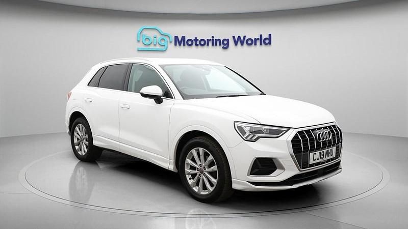 Used Audi Q3 Sport 150 HP (110 kW) 2019 White SUV