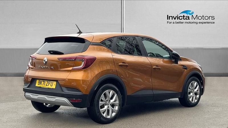 Used Renault Captur Iconic 91 HP (66 kW) 2021 Orange SUV