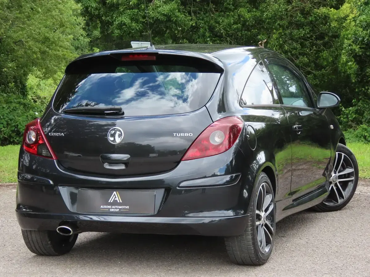 Used Vauxhall Corsa Edition 100 HP (73 kW) 2014 Black Hatchback