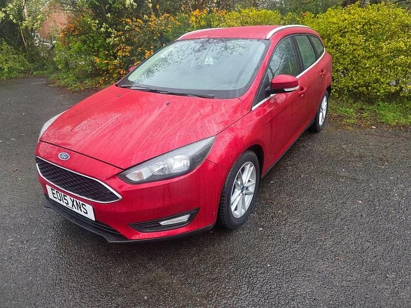 Używany Ford Focus Zetec 120 KM (88 kW) 2015 Czerwony Kombi