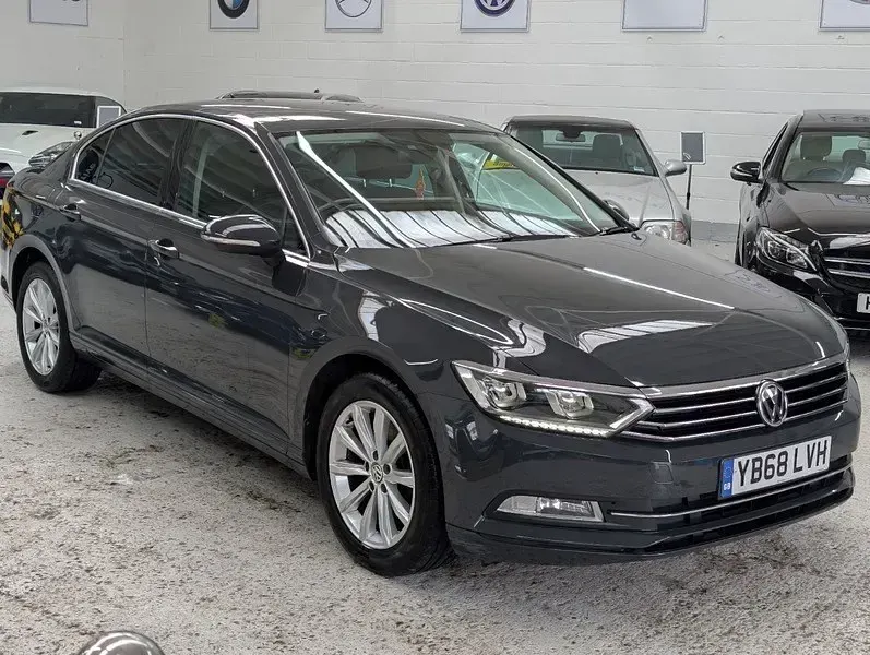 Usado VW Passat Business 150 HP (110 kW) 2019 Cinzento Sedan