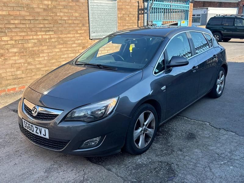 Używany Vauxhall Astra SRi 115 KM (84 kW) 2010 Szary Hatchback