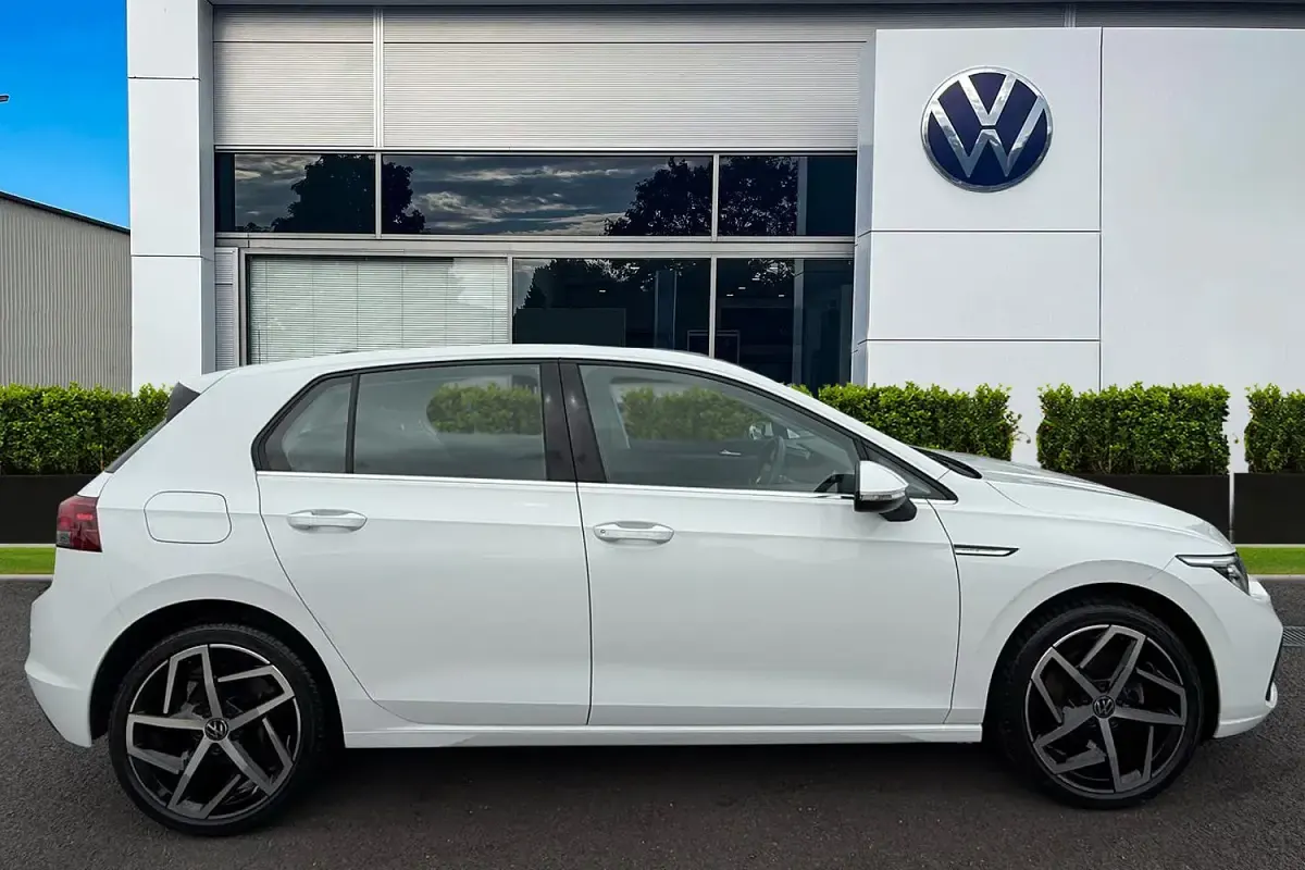Used VW Golf VII Style 150 HP (110 kW) 2020 White Hatchback
