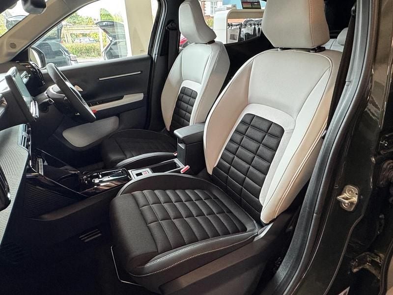 Begagnad Citroën e-C3 83 kW (113 HK) 2025 Grön Halvkombi