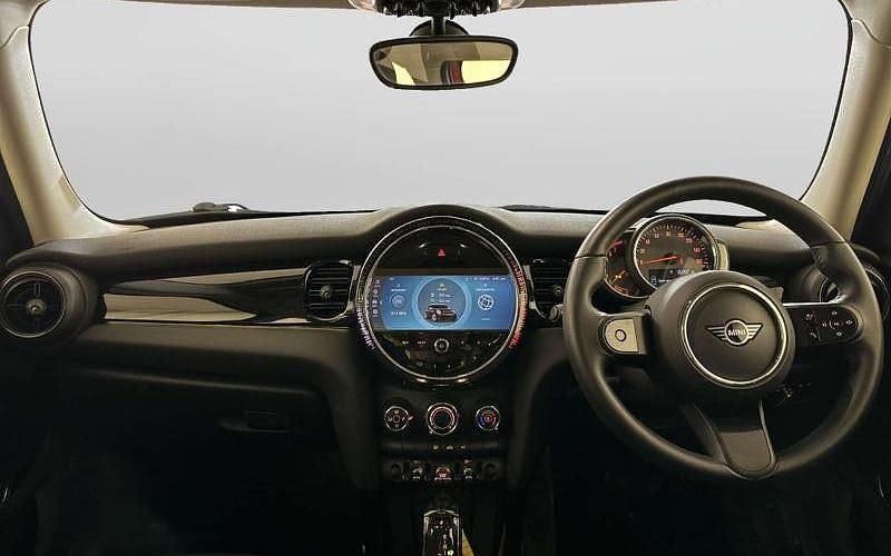 Used Mini ONE Classic 102 HP (75 kW) 2022 Red Hatchback