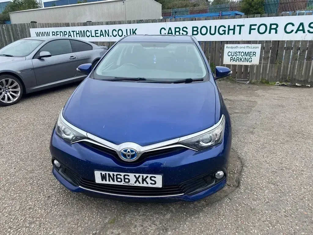 Used Toyota Auris Hybrid 2016 Blue Hatchback