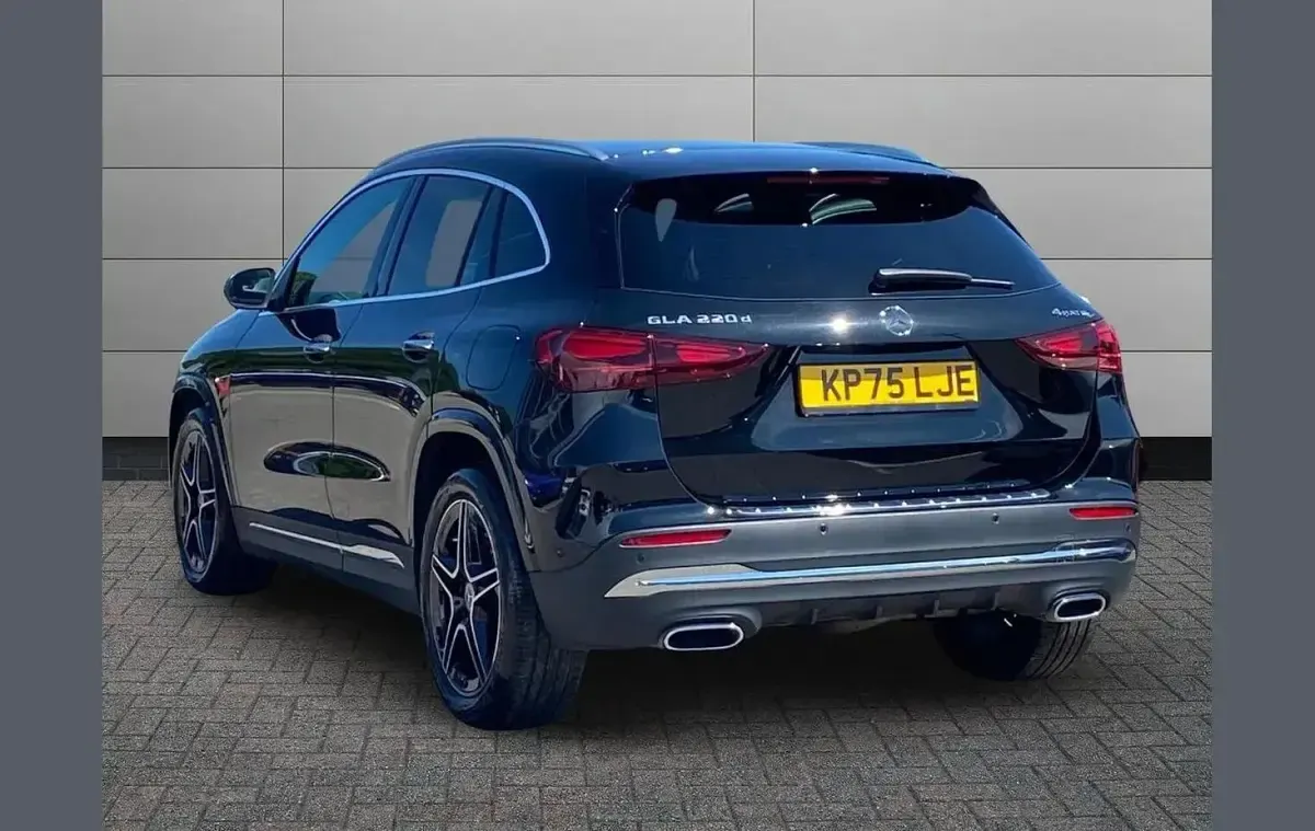 Used Mercedes GLA220 Executive 187 HP (137 kW) 2025 Black SUV