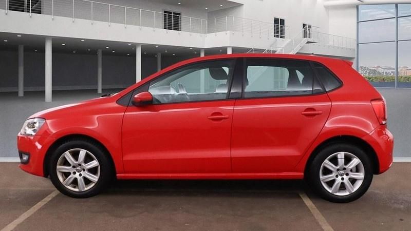 Used VW Polo Edition 60 HP (44 kW) 2014 Red Hatchback