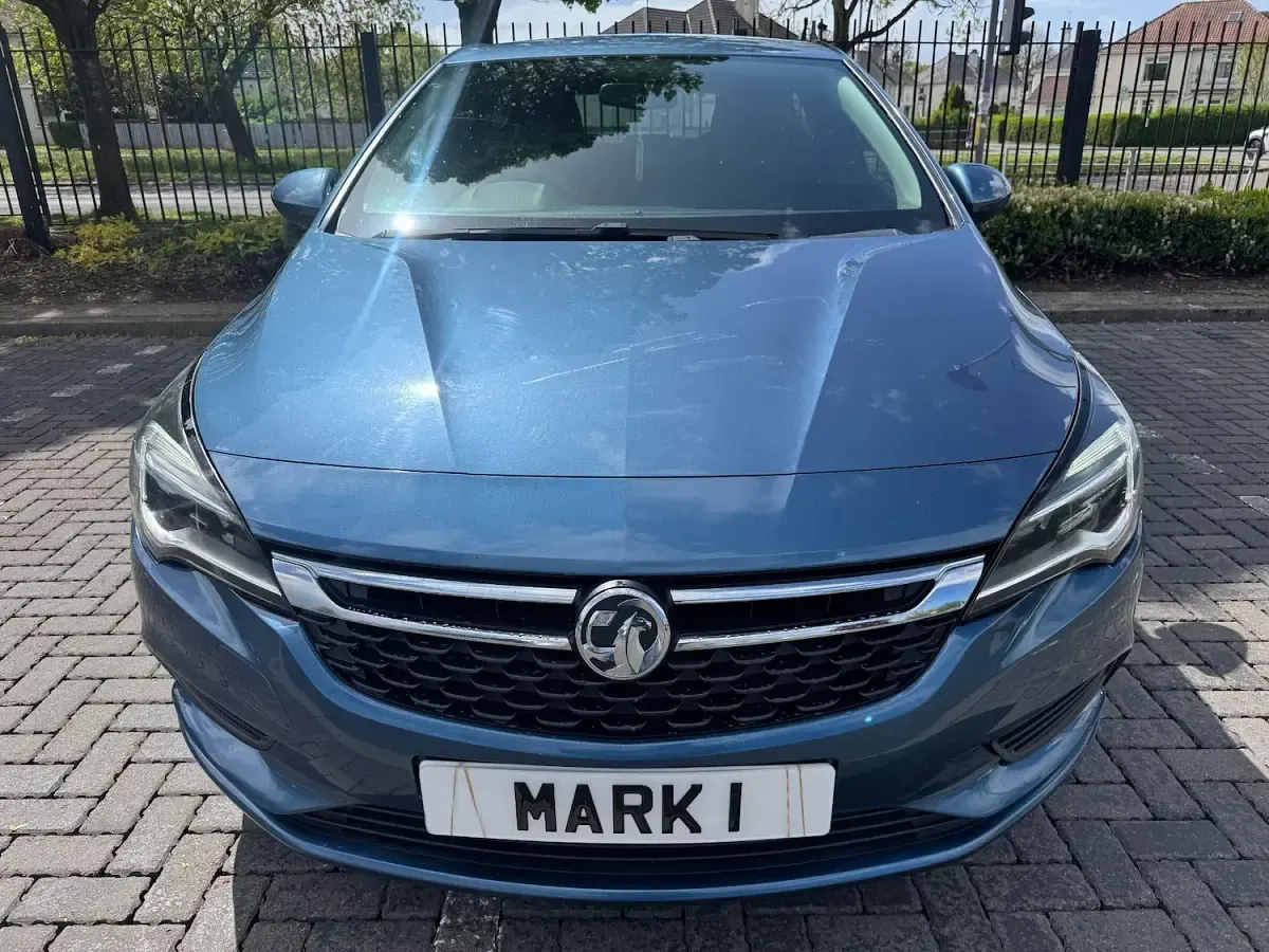 Used Vauxhall Astra Design Edition 105 HP (77 kW) 2017 Blue Hatchback
