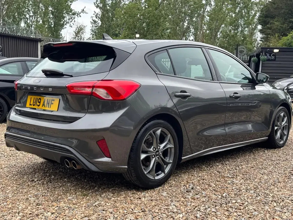 Used Ford Focus ST-Line 125 HP (91 kW) 2019 Grey Hatchback