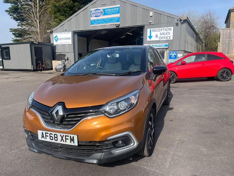 Used Renault Captur Iconic 90 HP (66 kW) 2018 Orange SUV