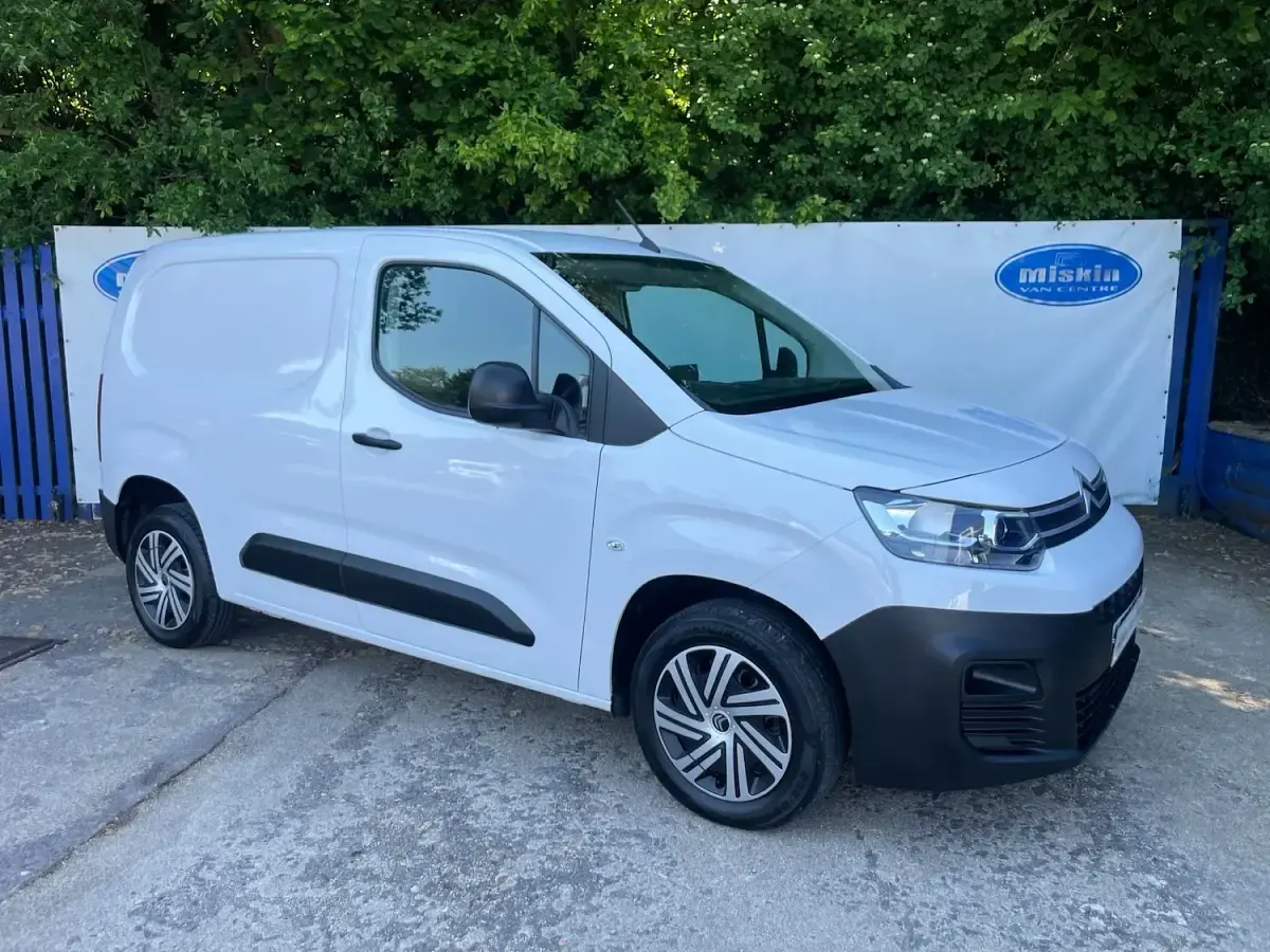 Used Citroën Berlingo 100 HP (73 kW) 2023 White MPV