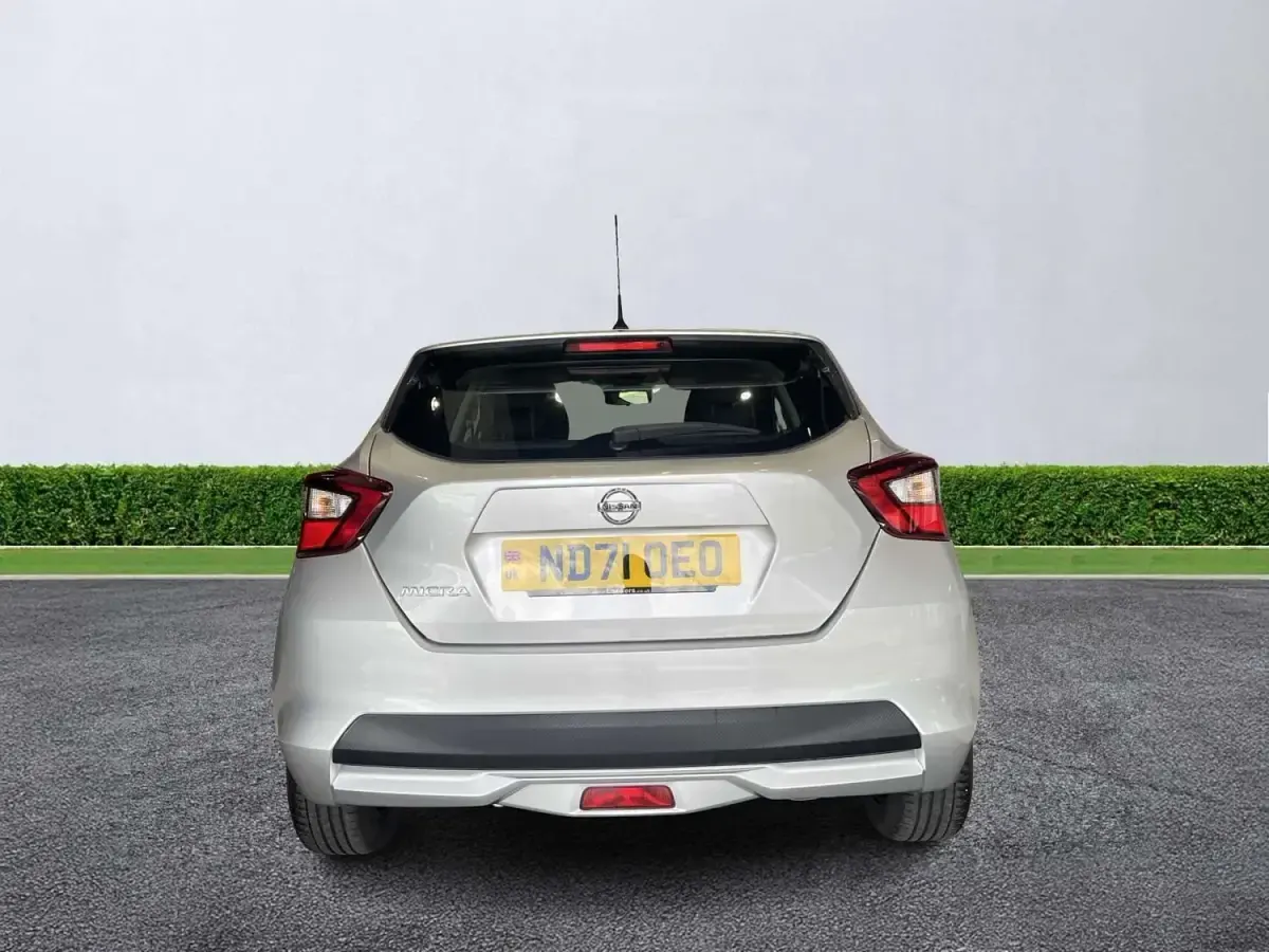 Używany Nissan Micra Acenta 92 KM (67 kW) 2021 Srebrny Hatchback