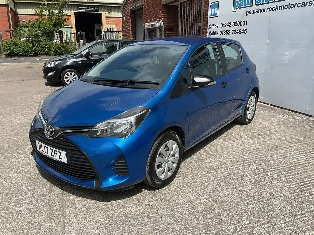 Used Toyota Yaris Active 2017 Blue Hatchback