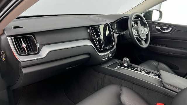 Used Volvo XC60 Momentum 194 HP (142 kW) 2022 SUV