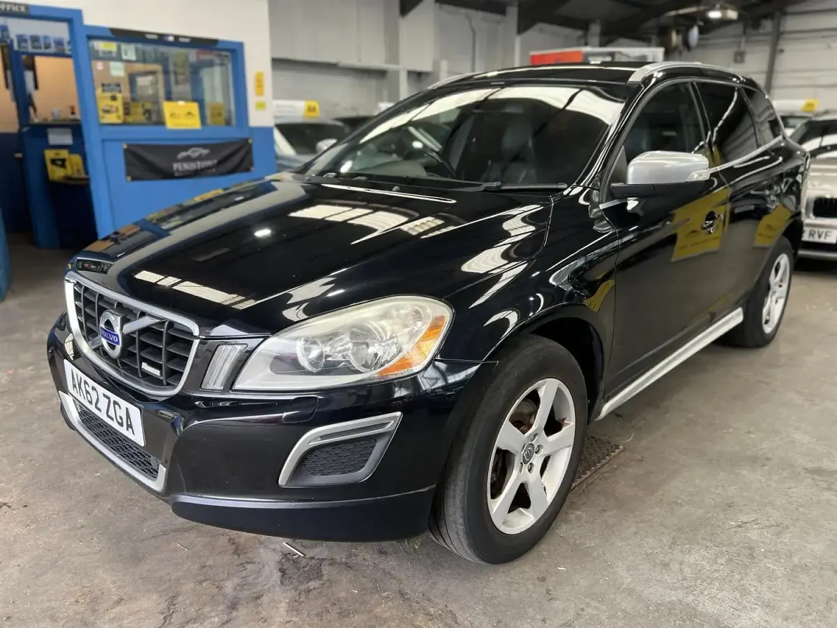 Used Volvo XC60 R-Design 163 HP (119 kW) 2012 Black SUV