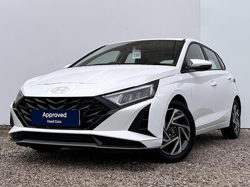 Used Hyundai i20 Advanced 99 HP (72 kW) 2024 White Hatchback