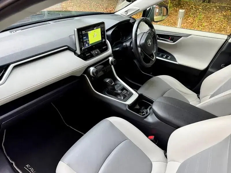 Used Toyota RAV4 Hybrid 214 HP (157 kW) 2019 Blue SUV
