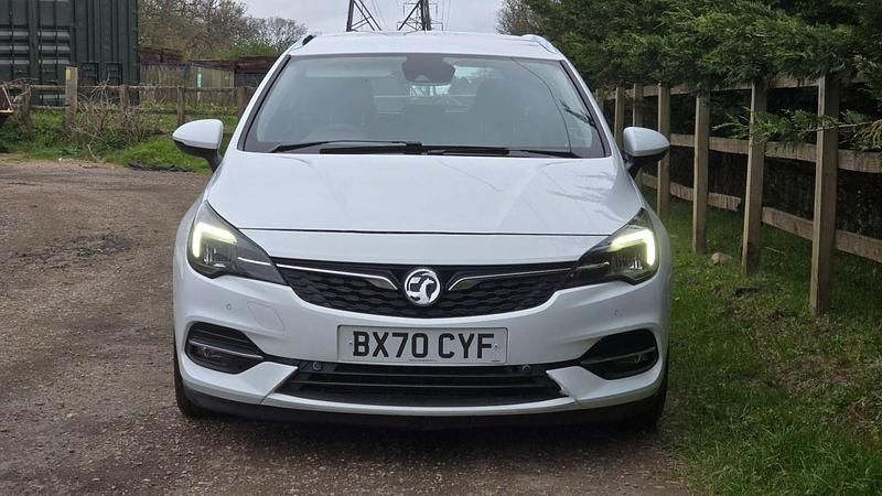 Used Vauxhall Astra SRi 145 HP (106 kW) 2021 White Estate