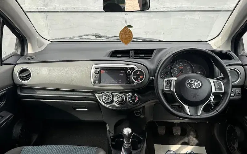 Used Toyota Yaris 101 HP (74 kW) 2013 Hatchback