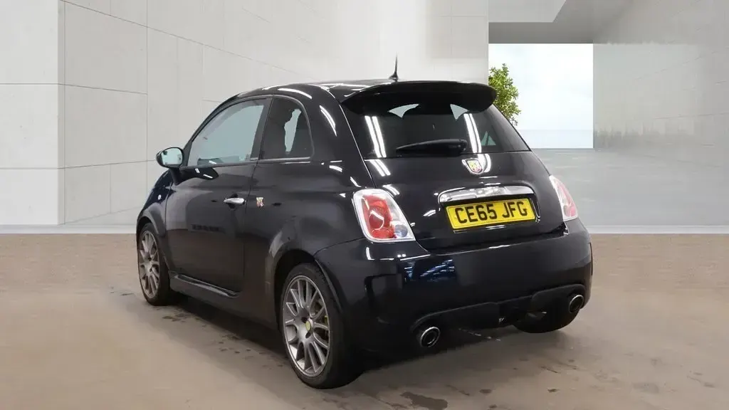 Begagnad Abarth 595 140 HK (102 kW) 2015 Svart Halvkombi