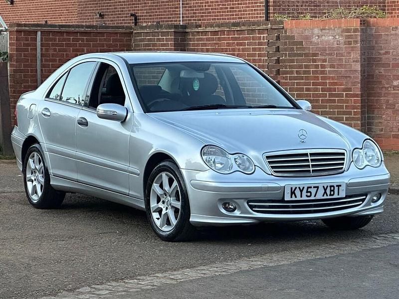 Begagnad Mercedes C180 Classic 2007 Silver Sedan