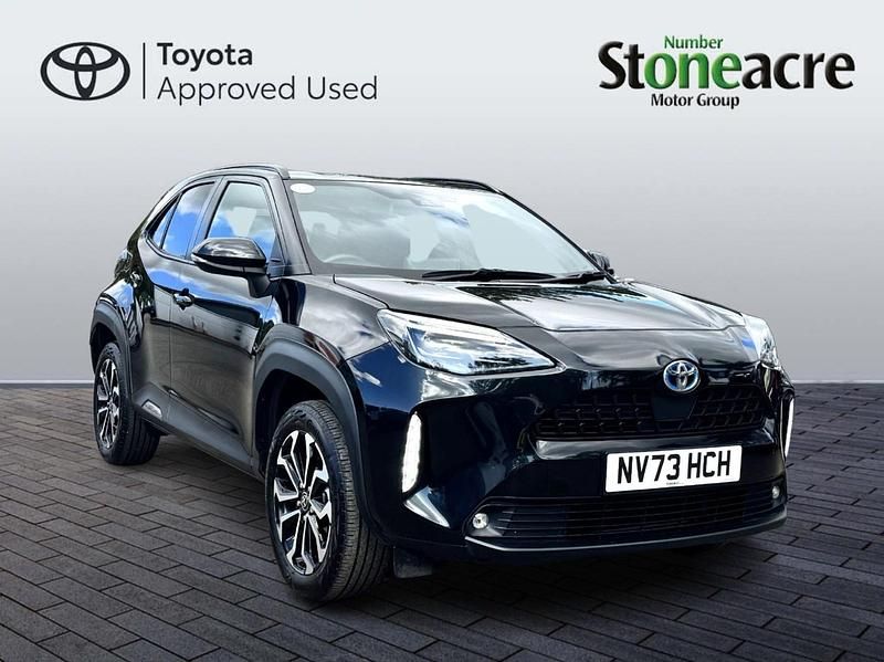 Black Used 2023 Toyota Yaris Hybrid Design SUV | £21,900 (Fair price) - Image 1/2