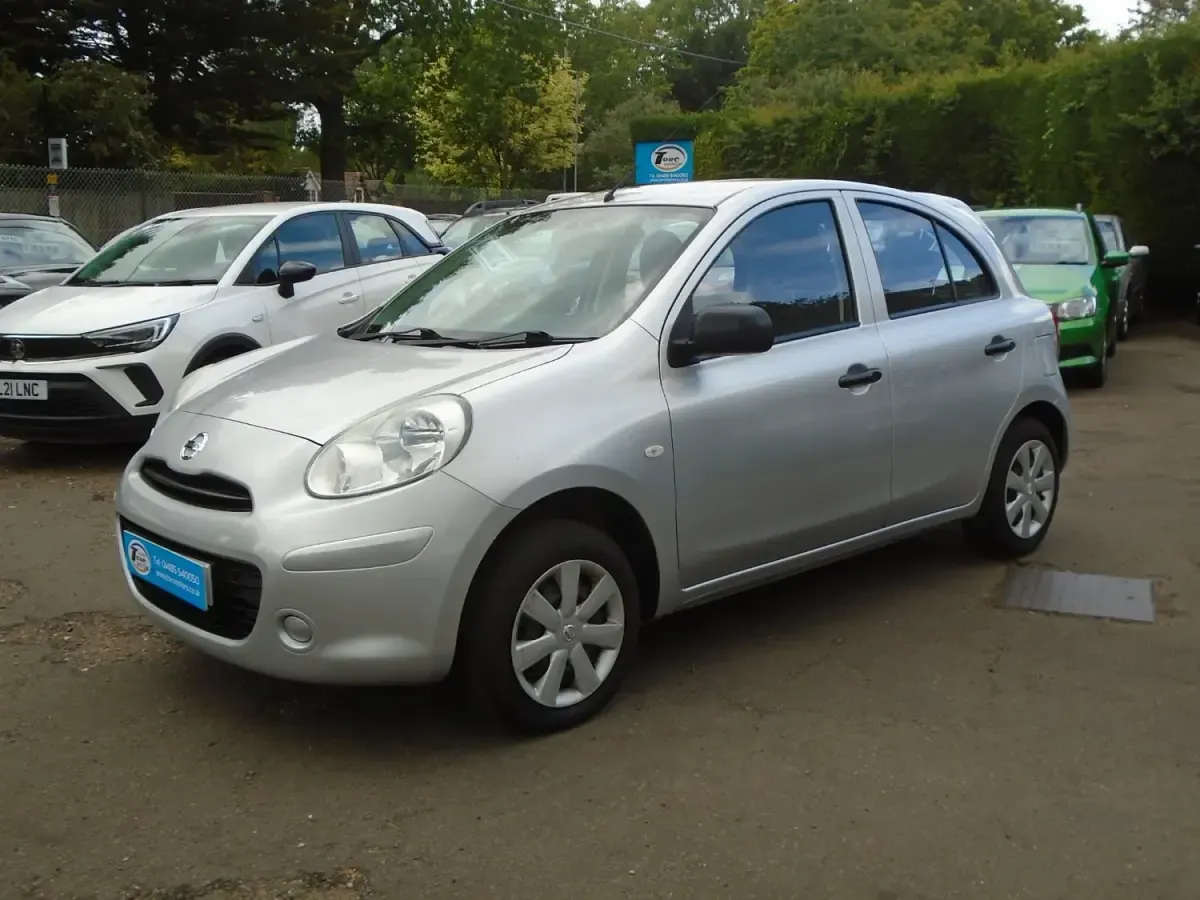 Gebraucht Nissan Micra Visia 80 PS (58 kW) 2011 Silber Kleinwagen