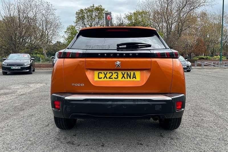 Begagnad Peugeot 2008 Active+ 100 HK (73 kW) 2023 Orange SUV