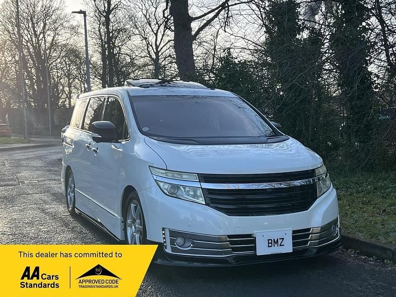 White Used 2011 Nissan Elgrand Premium Edition MPV | £7,489 (Good price) - Image 1/4