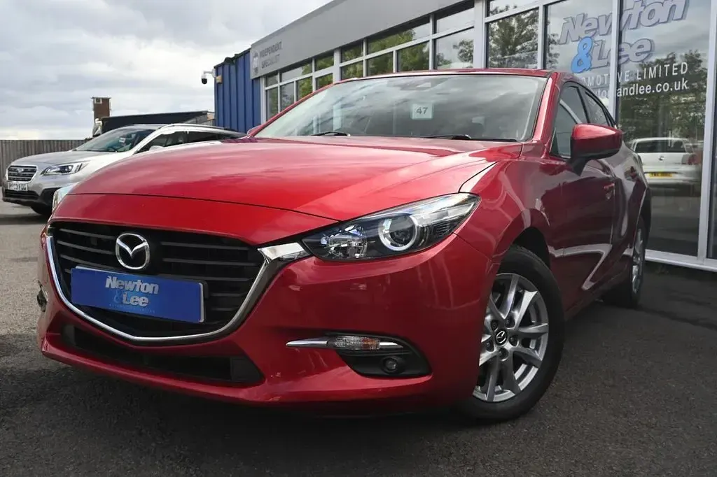 Used Mazda 3 121 HP (88 kW) 2017 Red Hatchback