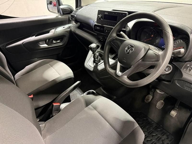Used Vauxhall Combo Edition 110 HP (80 kW) 2021 White Van