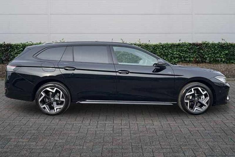 Used VW Passat R-line 204 HP (150 kW) 2025 Black Estate