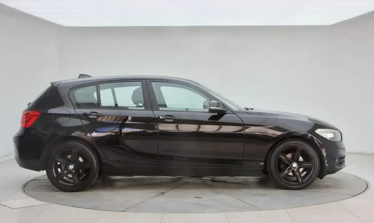 Used BMW 118 Sport Line 2019 Black Hatchback