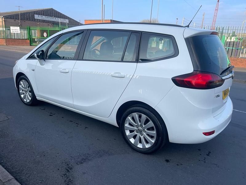 Second-hand Vauxhall Zafira Design Edition 140 CP (102 kW) 2016 Alb Monovolum