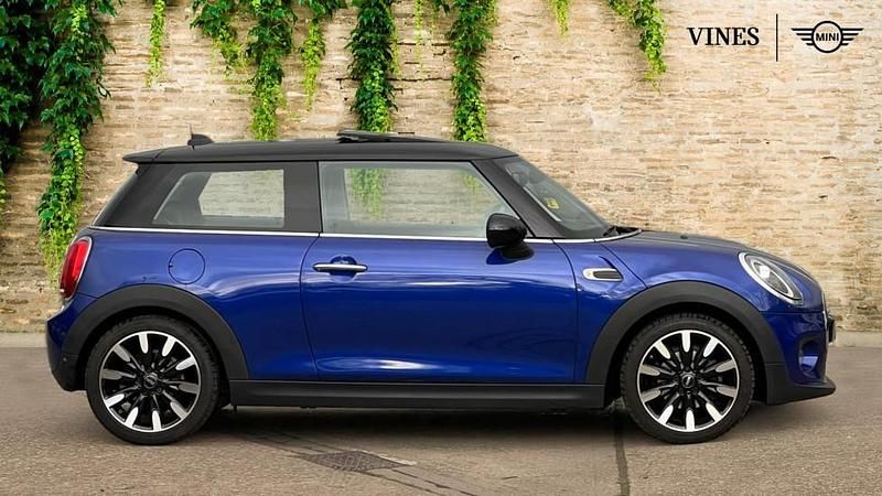 Usado Mini Cooper Exclusive 136 HP (100 kW) 2018 Azul Citadino