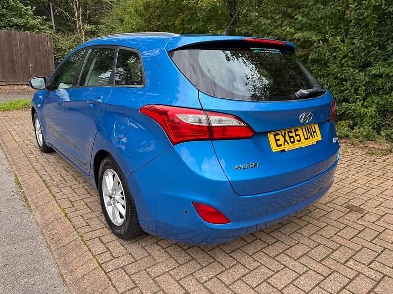 Used Hyundai i30 SE 110 HP (80 kW) 2015 Blue Estate