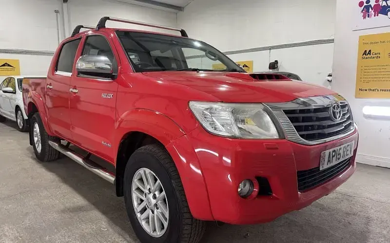 Used Toyota HiLux 171 HP (125 kW) 2015 Red Pickup