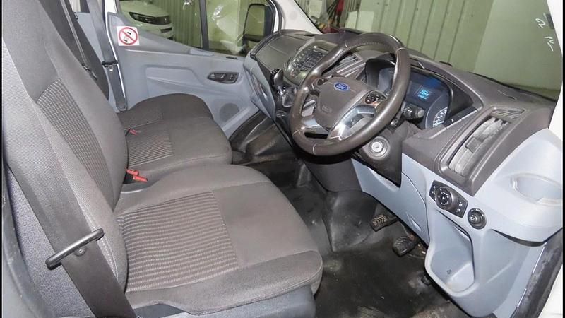 Usado Ford Transit 130 HP (95 kW) 2018 Branco Van